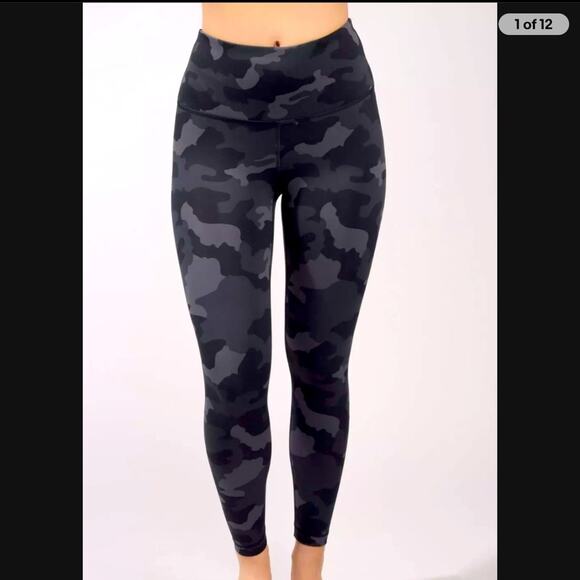 Yogalicious Lux Women's Gray Camouflage Print Leggings 7/8 ankle Gym Yoga - Picture 1 of 2